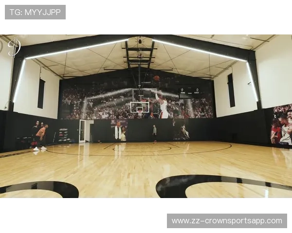 利拉德休赛期还在凌晨四点练投篮，邻居说他家车库灯一年没灭过