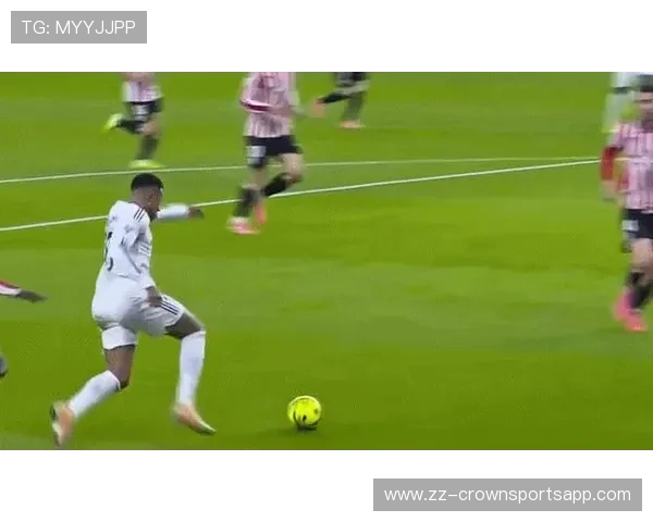 姆巴佩边路与中路表现对比：最佳战术定位解析