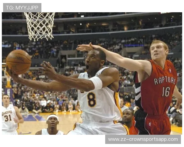 对比科比 皮尔斯靠无球跑位主导中距离