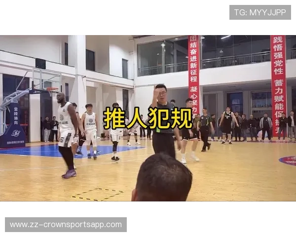 推人犯规是什么意思？篮球规则中如何判罚推人犯规